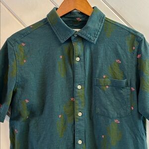 GOODFELLOW & CO Dark Green Cactus Patterned Button Down Short Sleeved Shirt